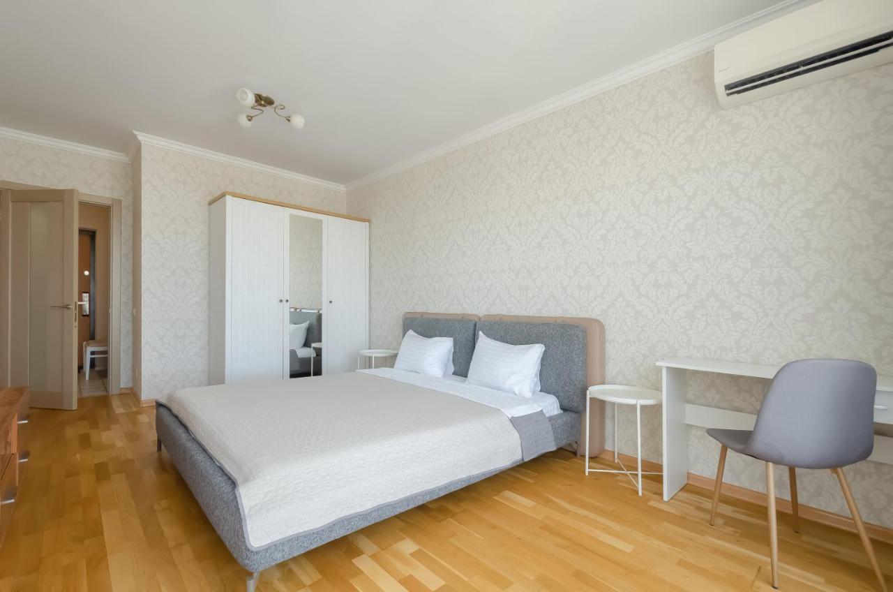 Petrovdom 41B-59B-90B-77B Stunning City View Apartments At Rc Kvartet, Central Railway Station Kiev Eksteriør billede